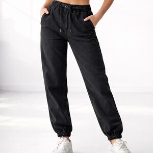 American Eagle Outfitters Black Super Stretch Women’s Cargo Joggers Pants